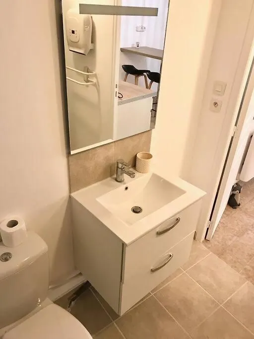 Toulon Agreable Appartement Lumineux Refait A Neuf 0*,